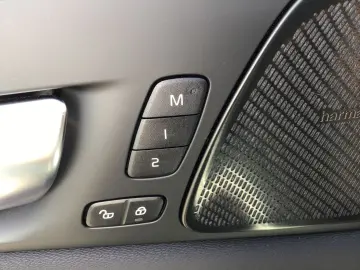 VOLVO XC60 T6 Plus Dark AWD Stdhzg. 360  Cam PanoDach