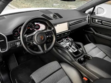 PORSCHE Cayenne Coupe