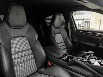 PORSCHE Cayenne Coupe