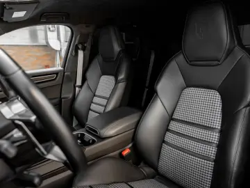 PORSCHE Cayenne Coupe