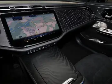 Mercedes-Benz E 220 d AMG MBUX DIG-LED 360 K Pano