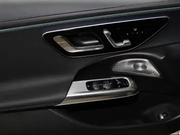 Mercedes-Benz E 220 d AMG MBUX DIG-LED 360 K Pano