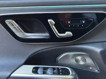 Mercedes-Benz E 300e AMG Pano Superscreen