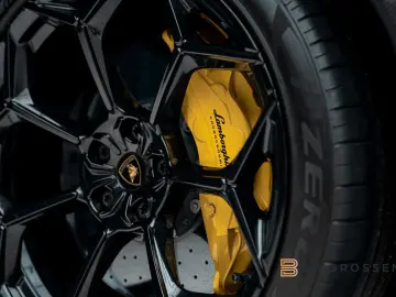 LAMBORGHINI Urus Performante B&O Full Carbon Massage 23