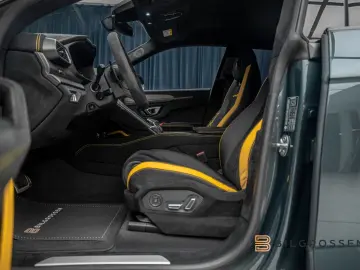 LAMBORGHINI Urus Performante B&O Full Carbon Massage 23