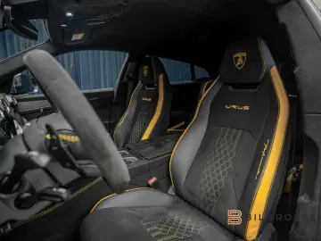LAMBORGHINI Urus Performante B&O Full Carbon Massage 23