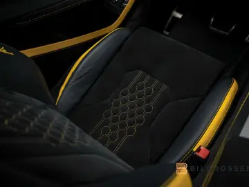 LAMBORGHINI Urus Performante B&O Full Carbon Massage 23