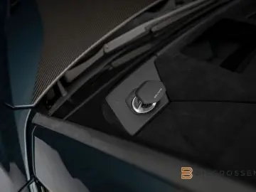 LAMBORGHINI Urus Performante B&O Full Carbon Massage 23