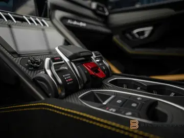 LAMBORGHINI Urus Performante B&O Full Carbon Massage 23