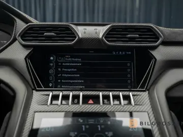 LAMBORGHINI Urus Performante B&O Full Carbon Massage 23