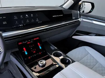Cadillac ESCALADE V - 7 LOCURI - 685 CP  -  LIVRARE RAPIDA!
