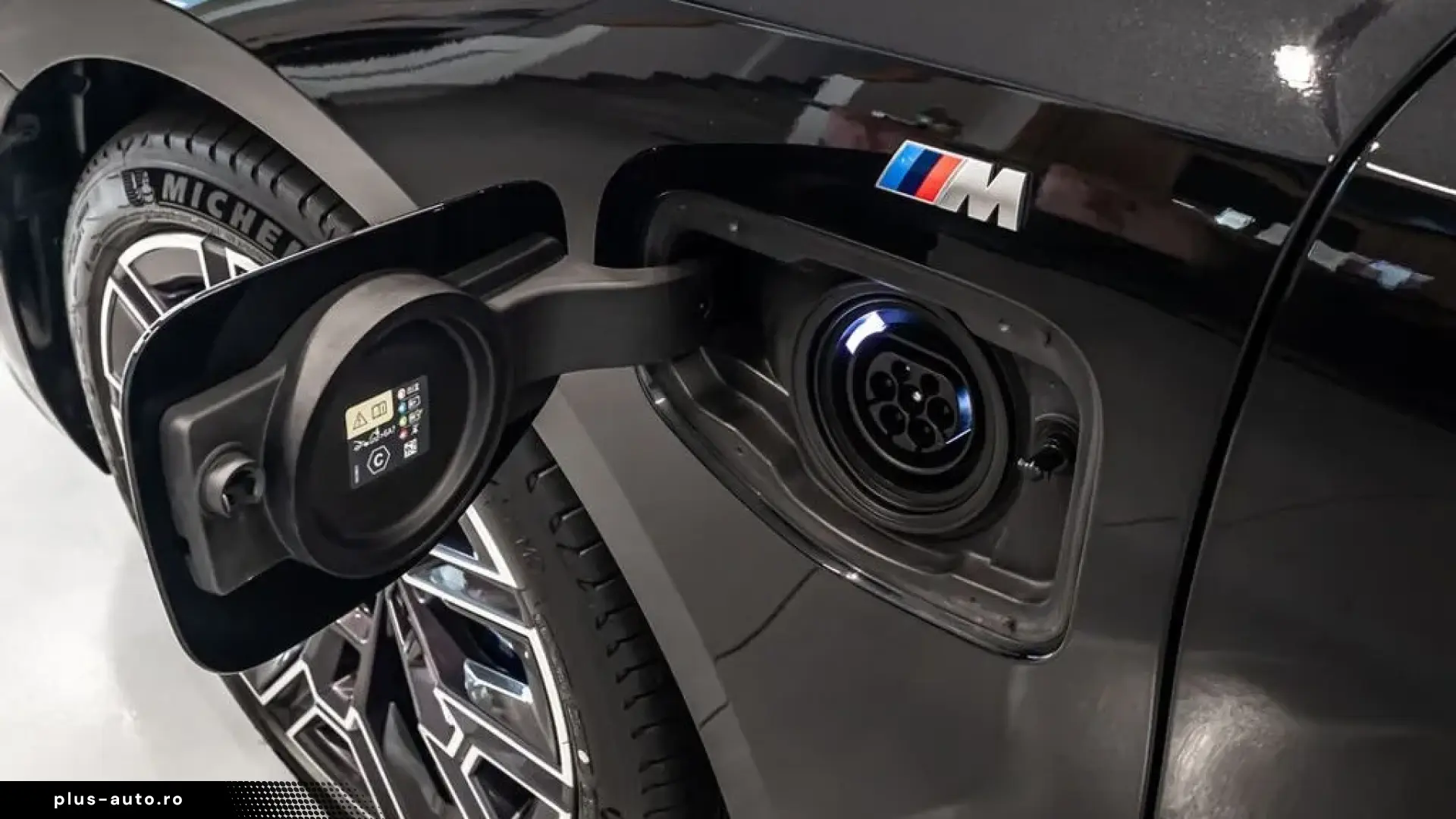 BMW 550e xDrive M-SPORT ICONIC