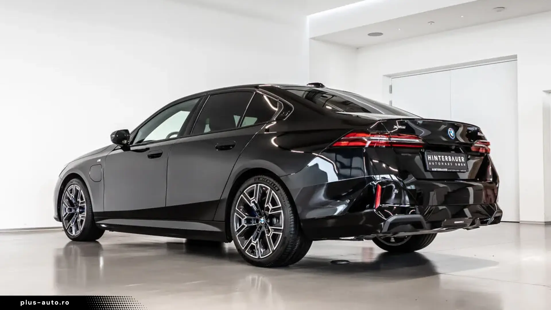 BMW 550e xDrive M-SPORT ICONIC