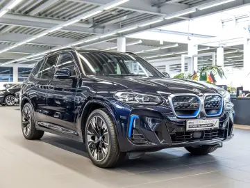 BMW iX3 HUD PANO ACC 360