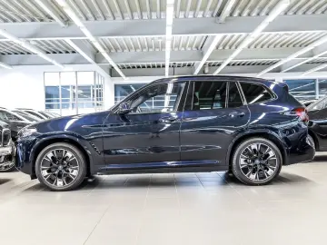 BMW iX3 HUD PANO ACC 360