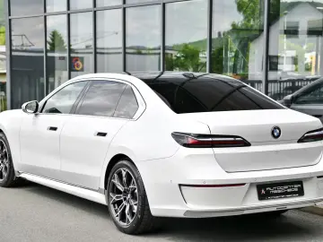 BMW 740d xDrive Design Pure Excellence  Sky Lounge