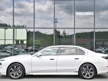 BMW 740d xDrive Design Pure Excellence  Sky Lounge