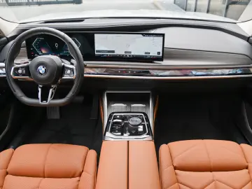 BMW 740d xDrive Design Pure Excellence  Sky Lounge