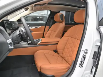 BMW 740d xDrive Design Pure Excellence  Sky Lounge