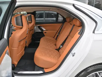 BMW 740d xDrive Design Pure Excellence  Sky Lounge