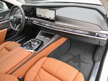 BMW 740d xDrive Design Pure Excellence  Sky Lounge
