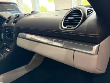 Porsche 718 Cayman Style Edition