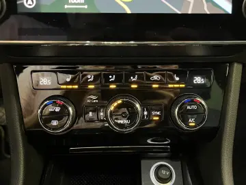 Skoda Superb L&K iV Leather 360 Cam LED AHK Navi CarPlay