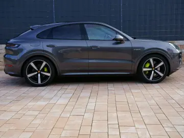 PORSCHE Cayenne Coupe S E-Hybrid SportDesign