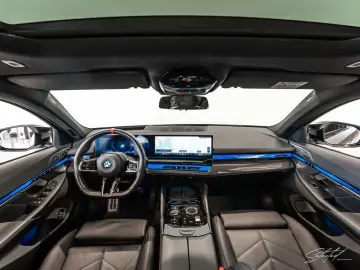 BMW i5 M60 xDrive Pano Iconic