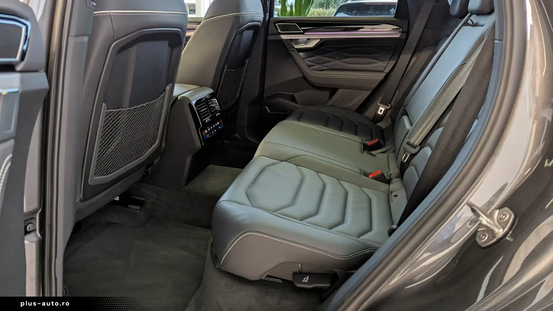 Volkswagen Touareg 3.0 TDI 4M R-Line   Finanțare Leasing