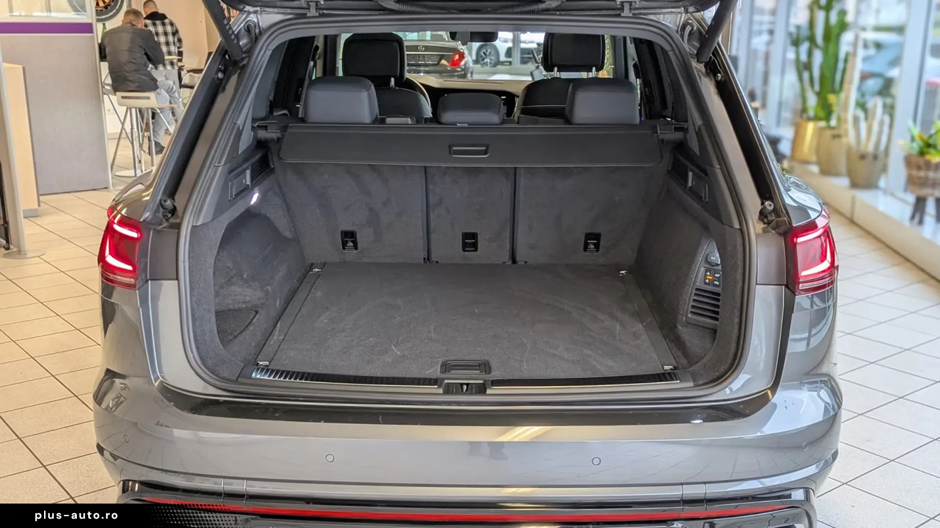 Volkswagen Touareg 3.0 TDI 4M R-Line   Finanțare Leasing