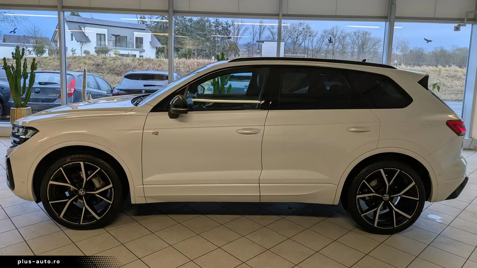 Volkswagen Touareg 3.0 TDI 4M R-line   Finanțare Leasing