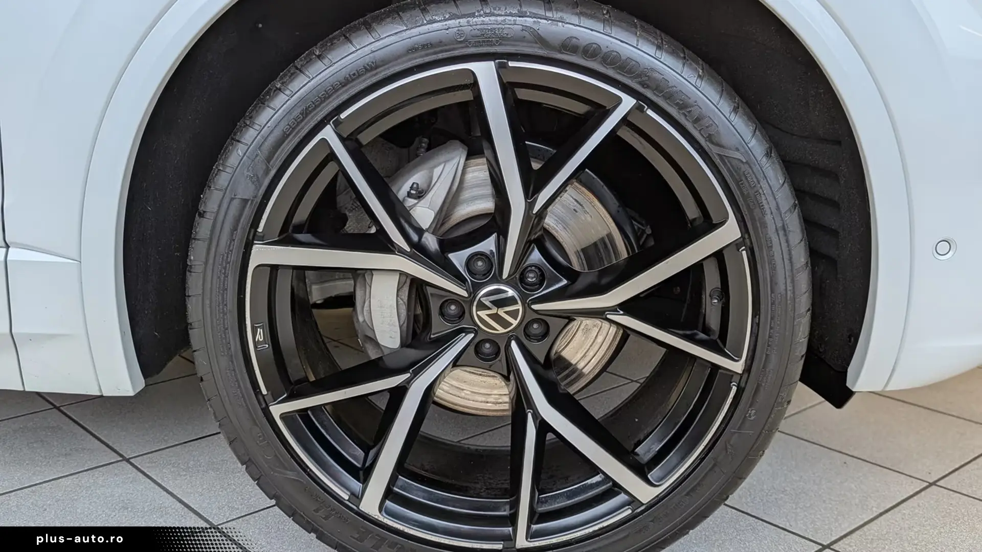 Volkswagen Touareg 3.0 TDI 4M R-line   Finanțare Leasing