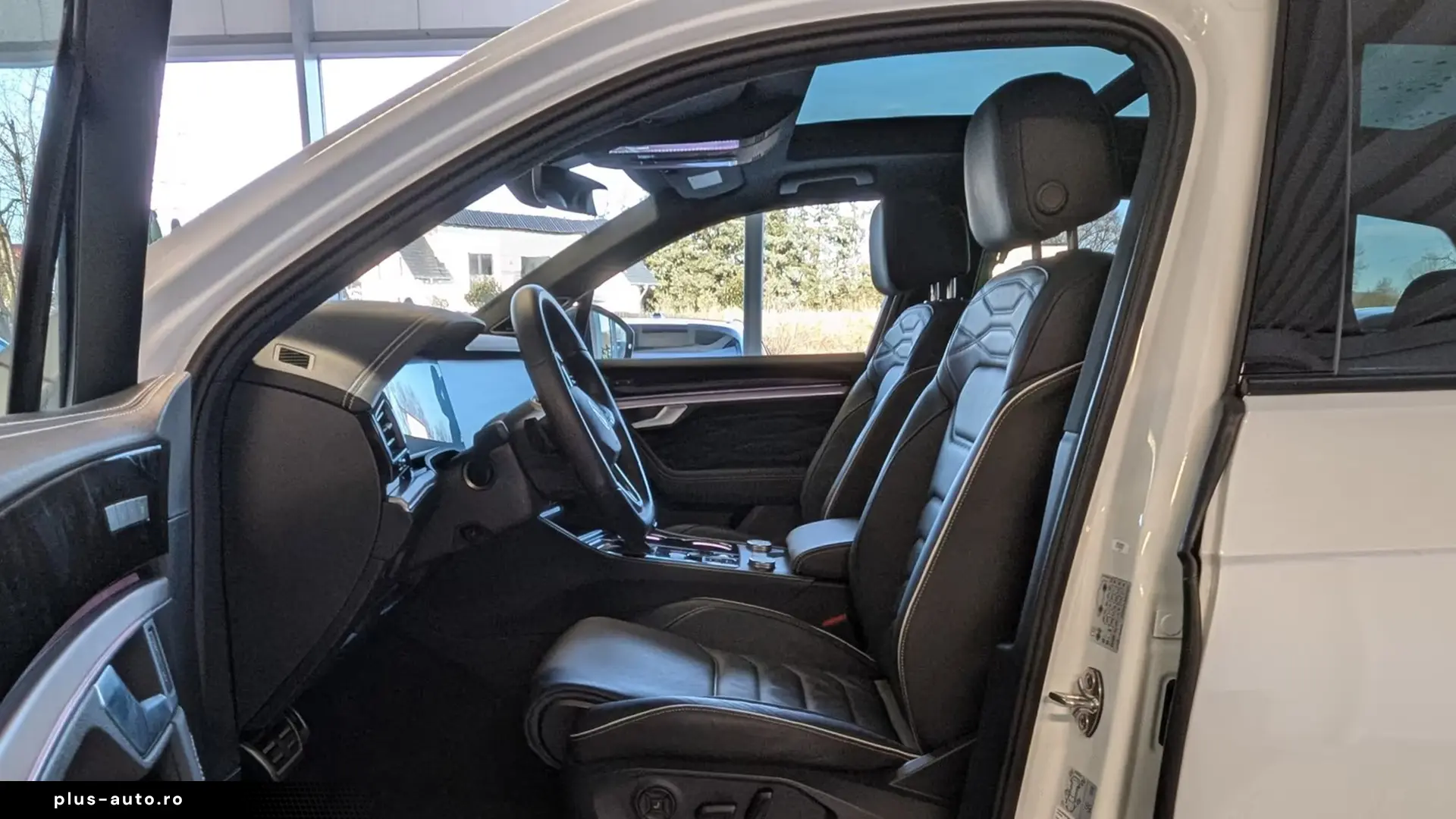 Volkswagen Touareg 3.0 TDI 4M R-line   Finanțare Leasing