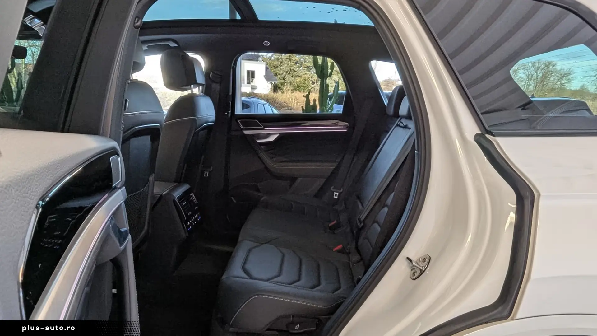 Volkswagen Touareg 3.0 TDI 4M R-line   Finanțare Leasing