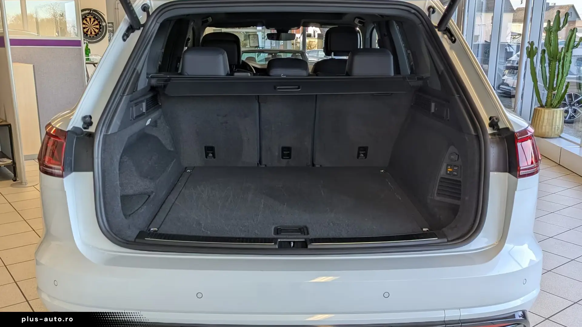 Volkswagen Touareg 3.0 TDI 4M R-line   Finanțare Leasing