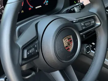PORSCHE 992 911 Carrera Cabriolet BOSE 360  Sportabgasan