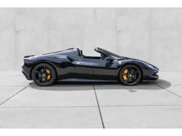 FERRARI 296 GTS  Racingsitze Liftsystem Carbon LED JBL