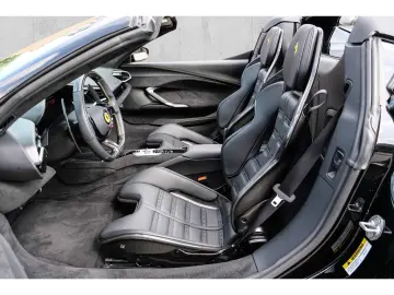 FERRARI 296 GTS  Racingsitze Liftsystem Carbon LED JBL