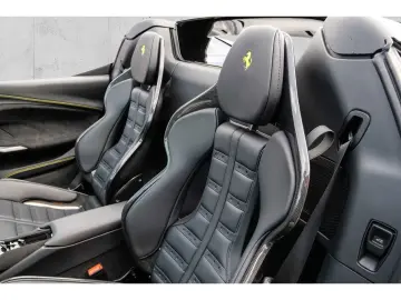 FERRARI 296 GTS  Racingsitze Liftsystem Carbon LED JBL