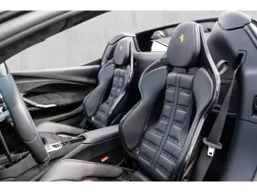 FERRARI 296 GTS  Racingsitze Liftsystem Carbon LED JBL