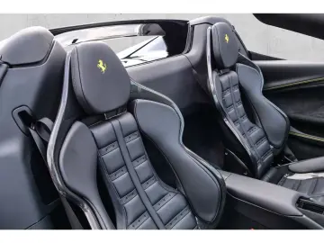 FERRARI 296 GTS  Racingsitze Liftsystem Carbon LED JBL