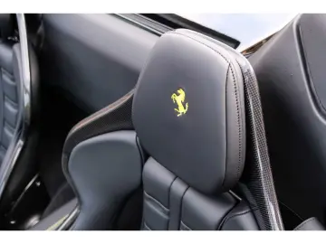 FERRARI 296 GTS  Racingsitze Liftsystem Carbon LED JBL
