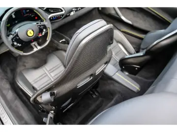 FERRARI 296 GTS  Racingsitze Liftsystem Carbon LED JBL