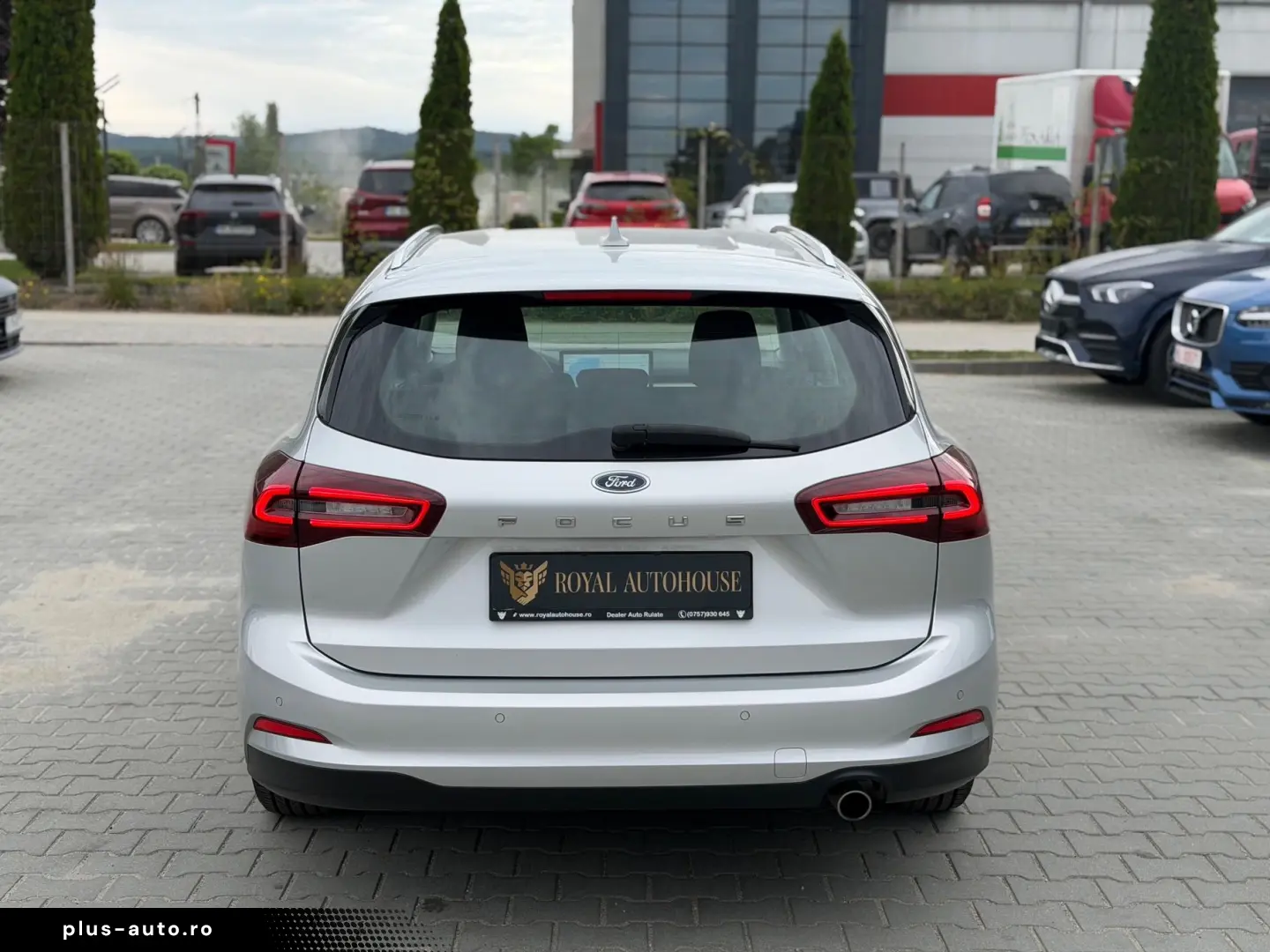 FORD Focus 2023 — imagine 10