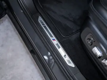 BMW XM Individual Massage B&W