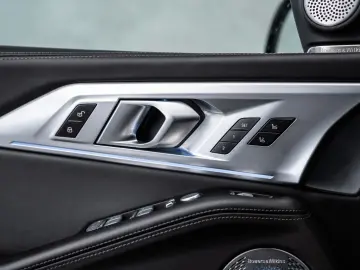 BMW XM Individual Massage B&W