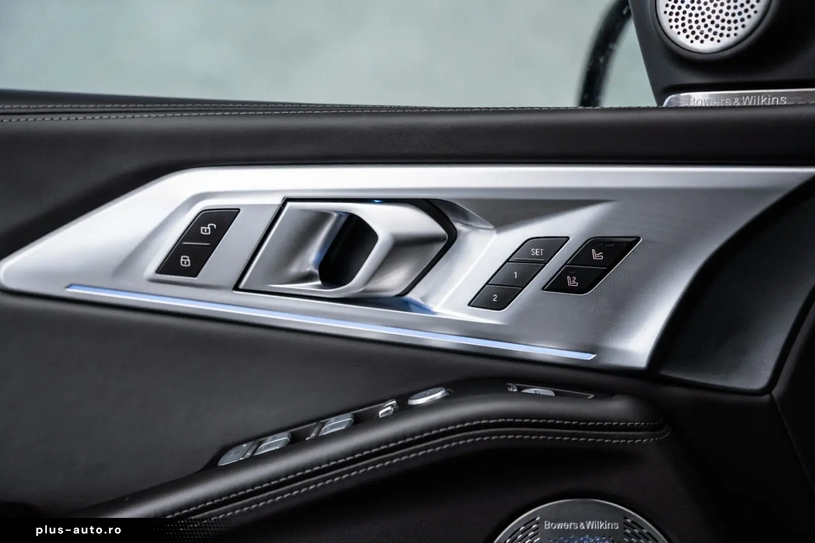 BMW XM Individual Massage B&W