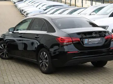 MERCEDES-BENZ A 200d DCT 4Matic Limousine Navi Kamer…