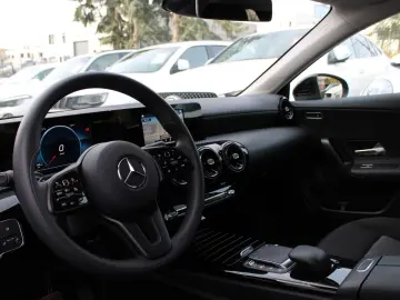 MERCEDES-BENZ A 200d DCT 4Matic Limousine Navi Kamer…
